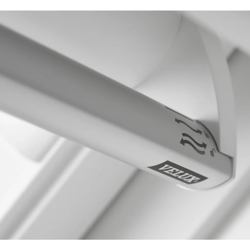 VELUX GGL SK01 2067 High Energy Efficiency Glazing White Painted Centre-Pivot Window (114 x 70 cm)