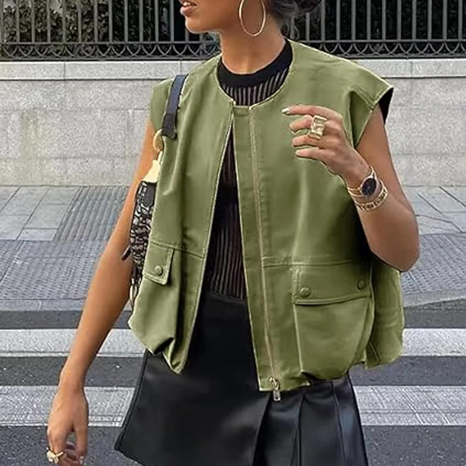 Women Cargo Vest Oversize Cropped Sleeveless Jacket Lightweight Ruffle Ruched Fashion Tops Summer Casual Zip Up Outfit