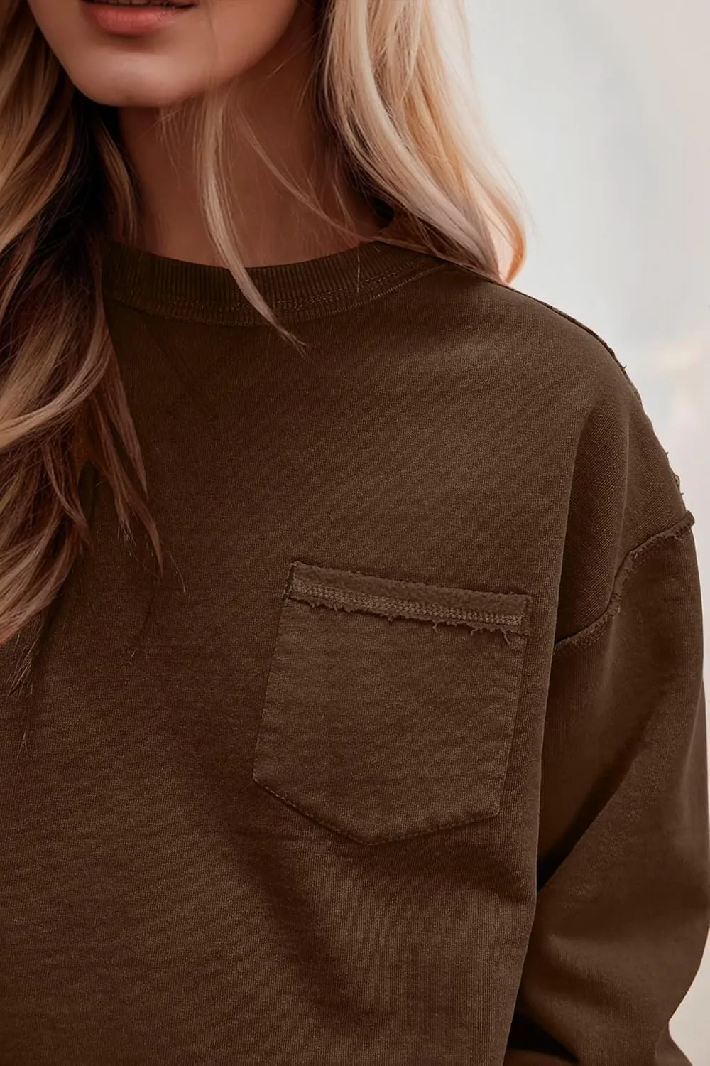 Women Exposed Seam Oversized Sweatshirt Crewneck Fleece Pullover Sweatshirt Casual Pullover Shirt Tops with Pocket